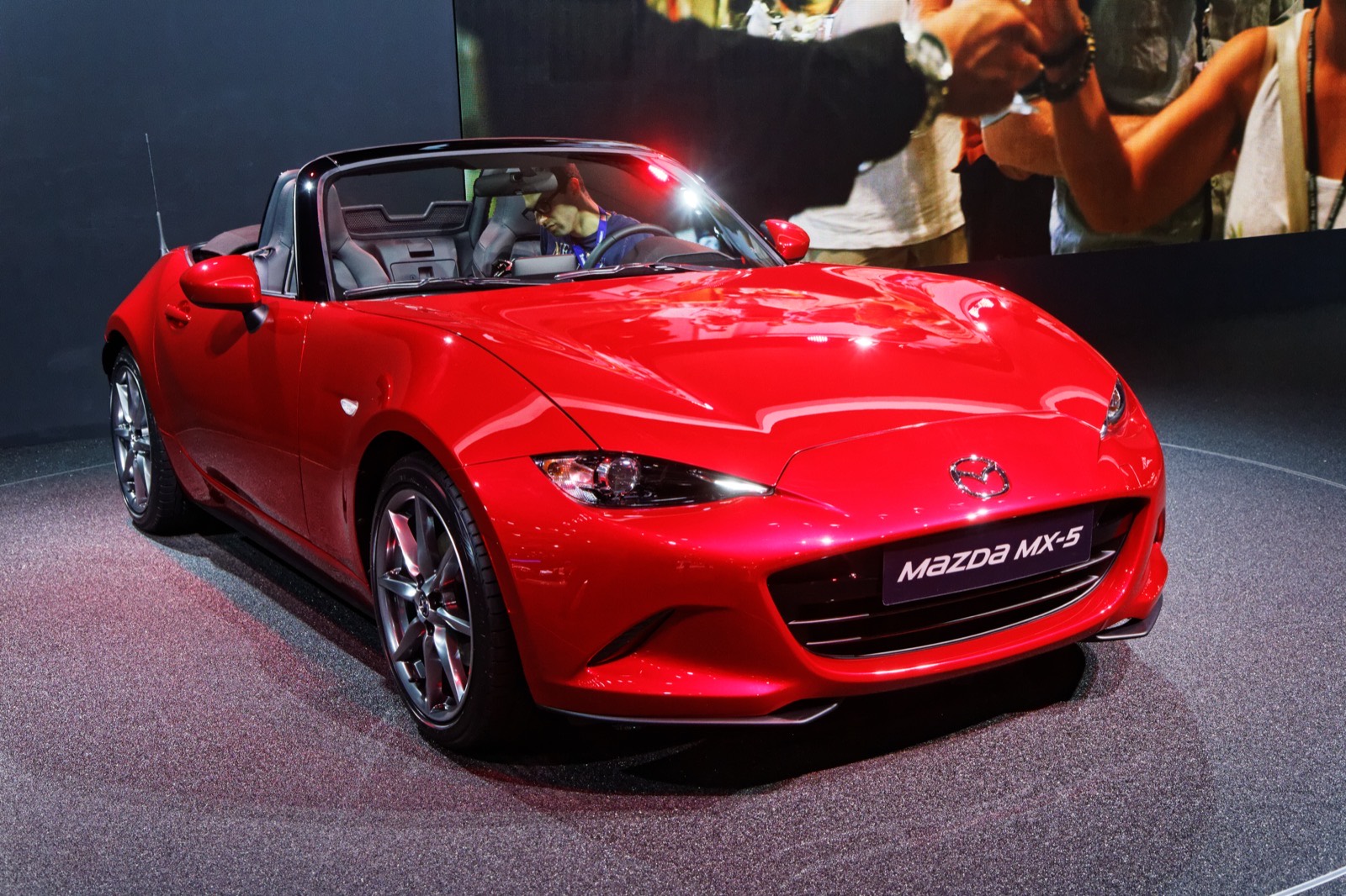 Ilustración Mazda MX-5 NE: ¿la última versión de gasolina antes del eléctrico?